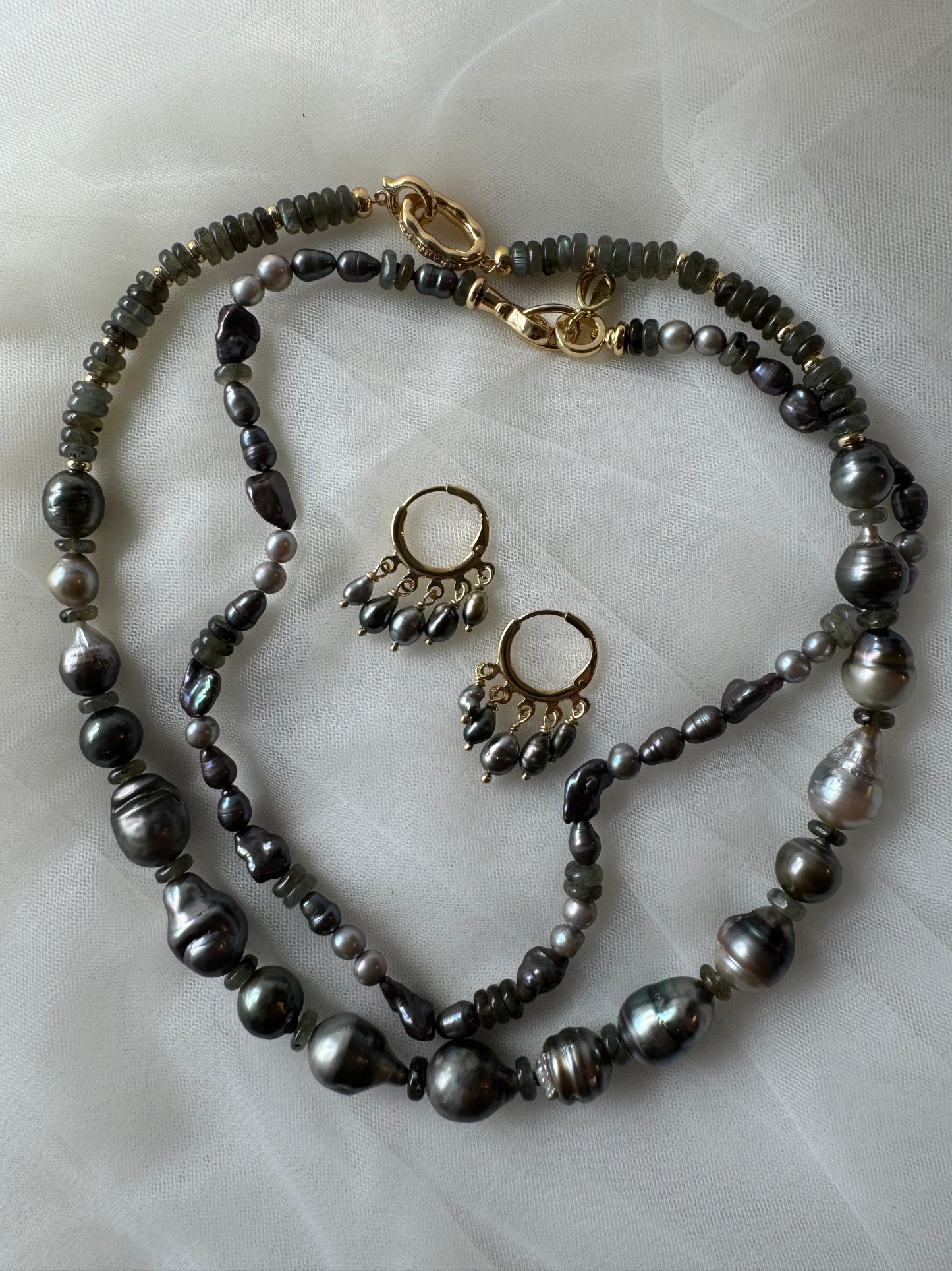Wailele Hoops- Tahitian Pearl