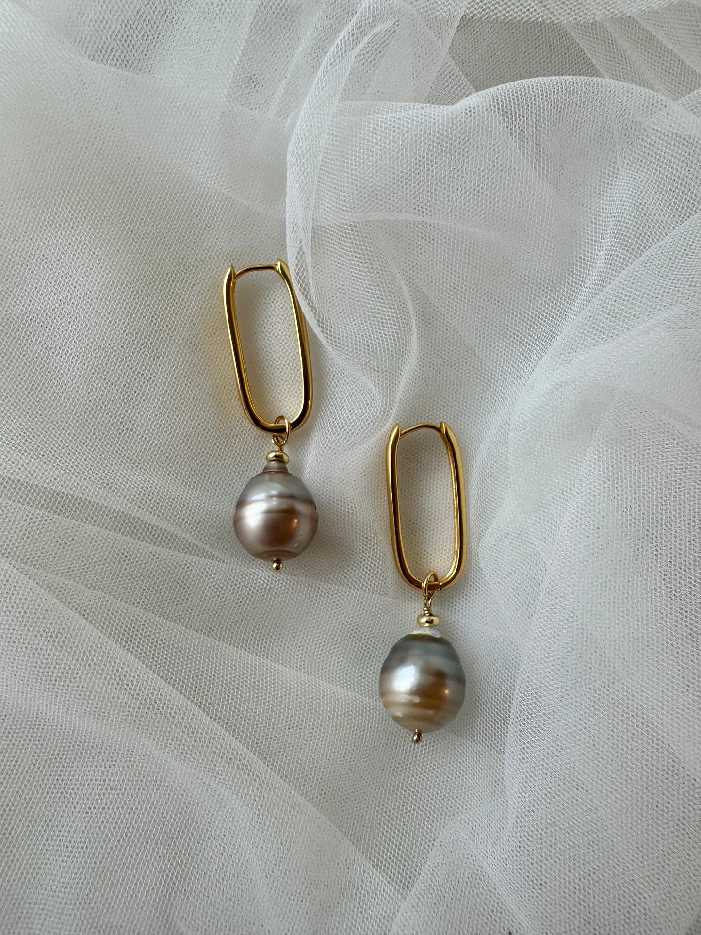 Paperclip Hoop- Tahitian Pearl