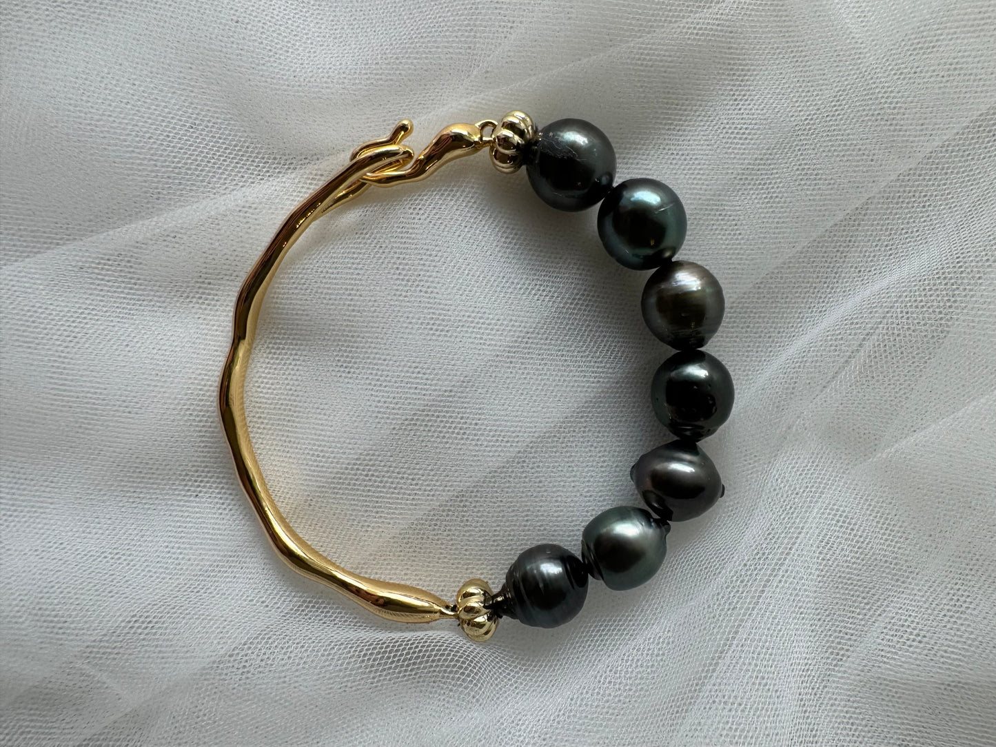 Nalu Bracelet- Tahitian Pearl