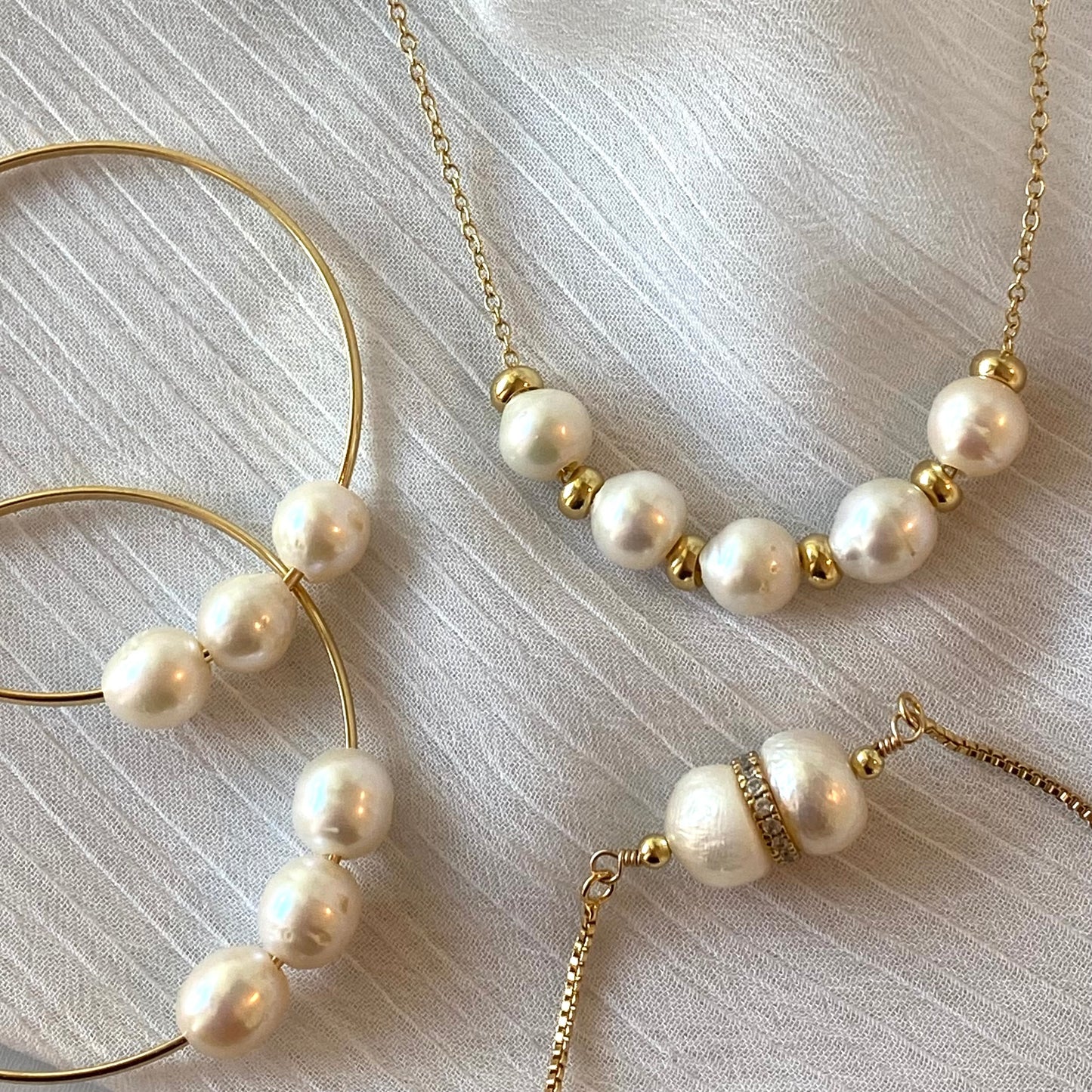 Slider Necklace - Floating Ivory Pearls