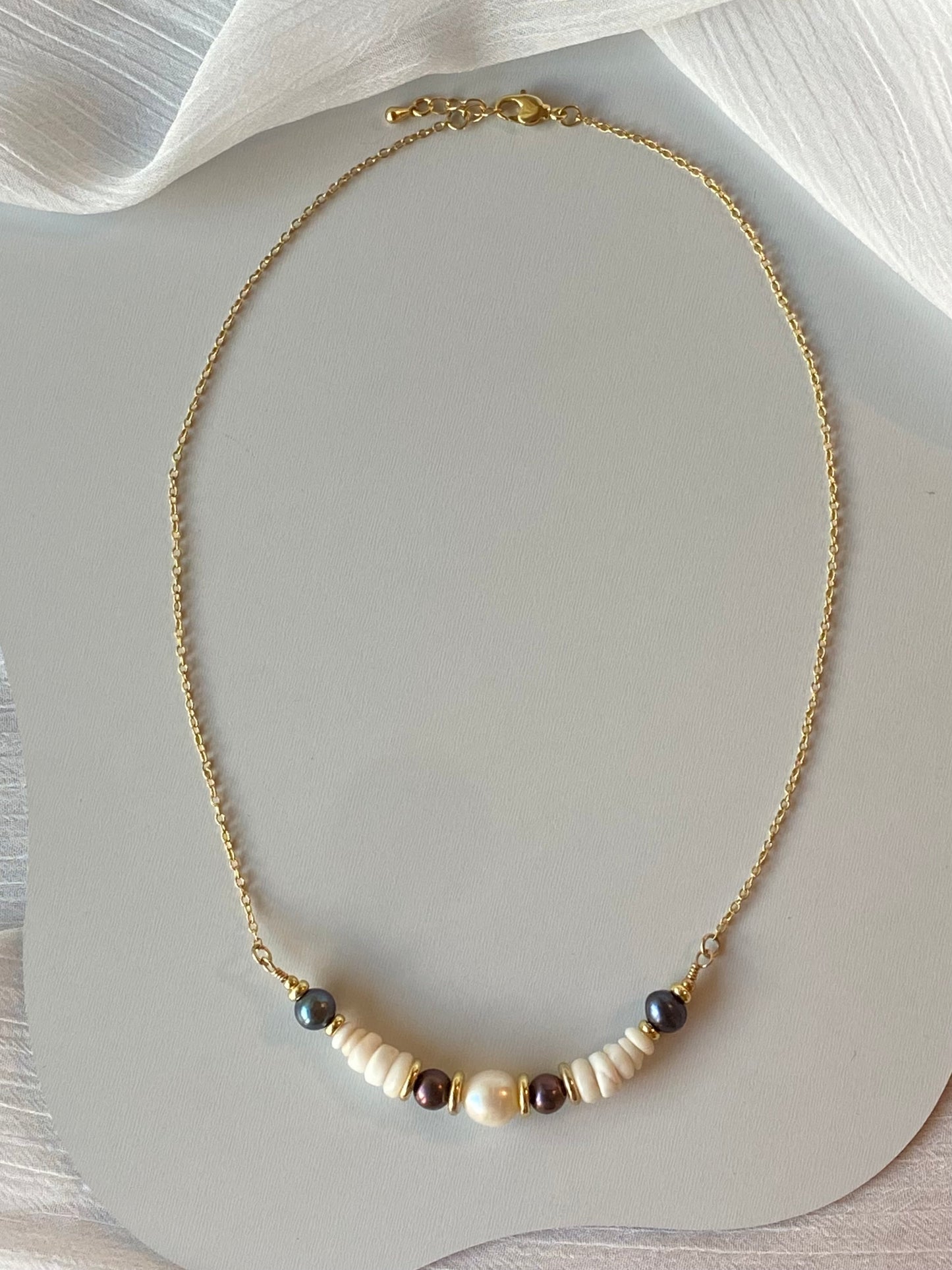 Puka Halo Necklace- Ivory and Peacock Pearls