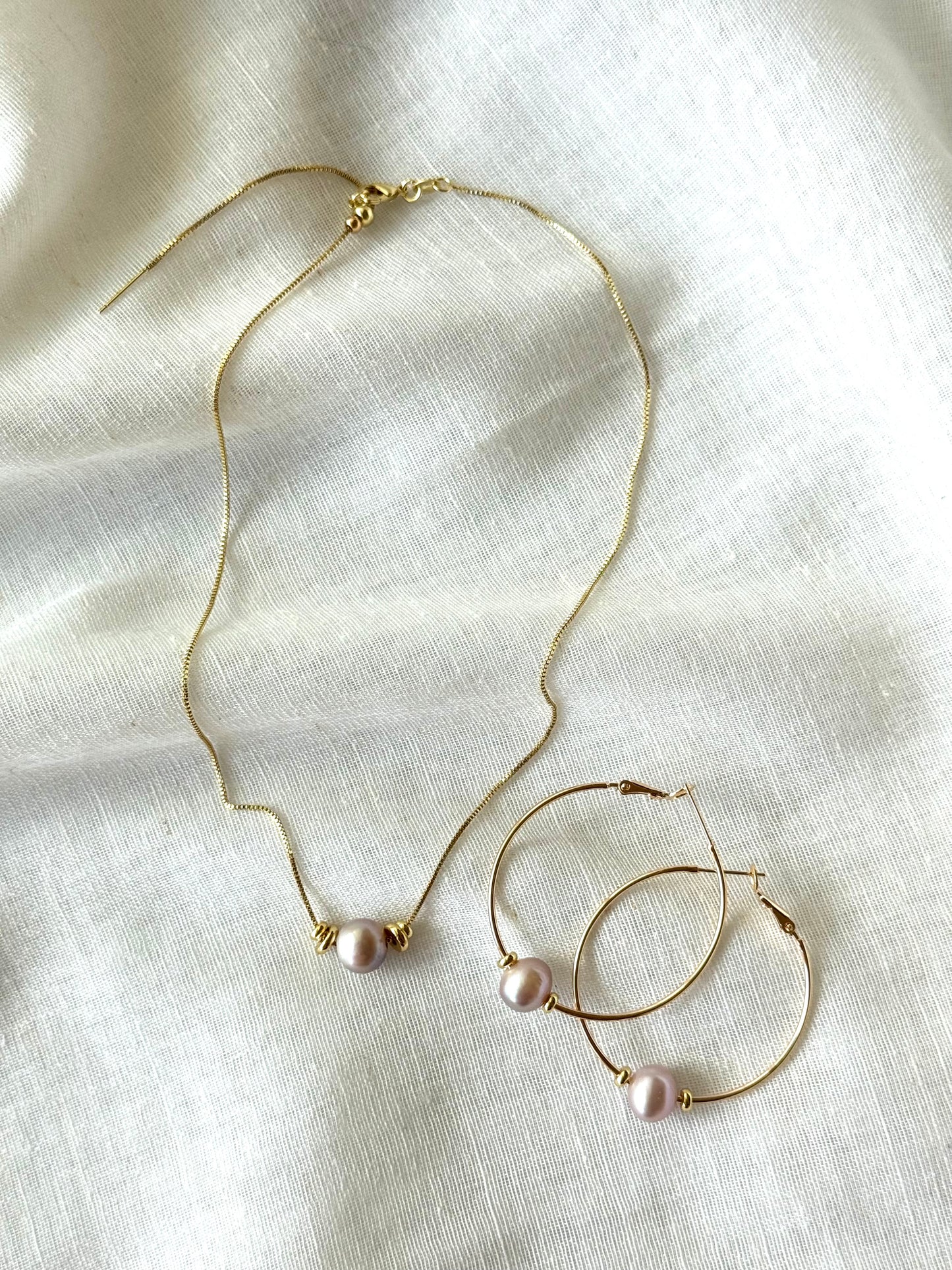 Medium Floating Hoops- Mauve Pearl